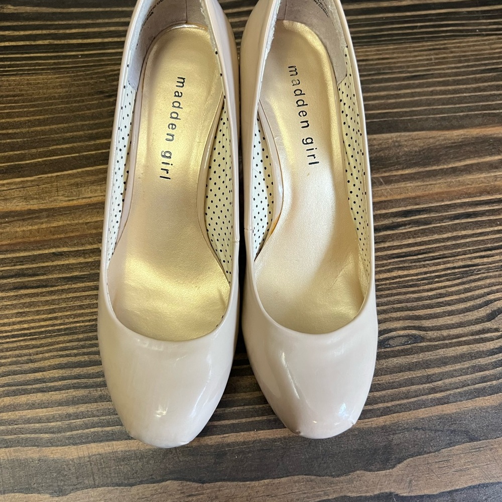 Madden Girl Cream Suede Heels Rounded Toe